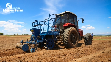 Fertilizer Rig เครื่องใส่ปุ๋ยผ่ากลางกออ้อย