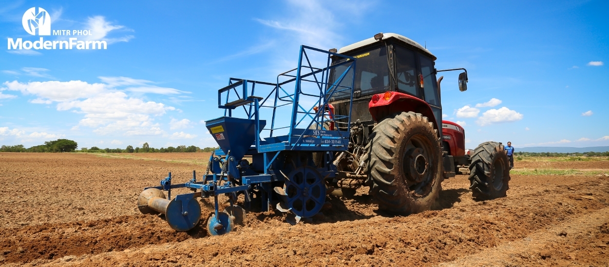 Fertilizer Rig เครื่องใส่ปุ๋ยผ่ากลางกออ้อย